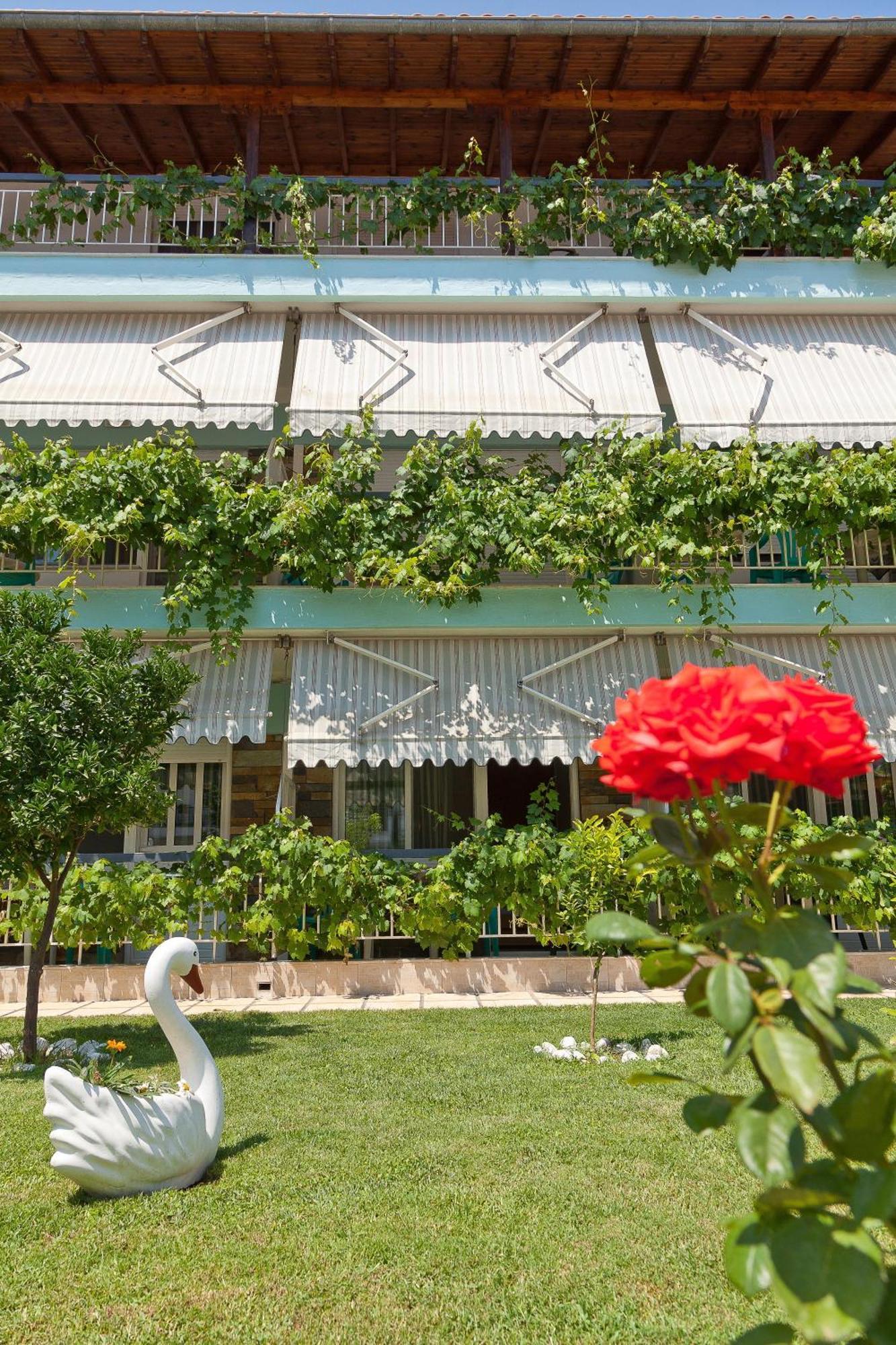 Artemis Apartments Paralia Dionysiou Luaran gambar