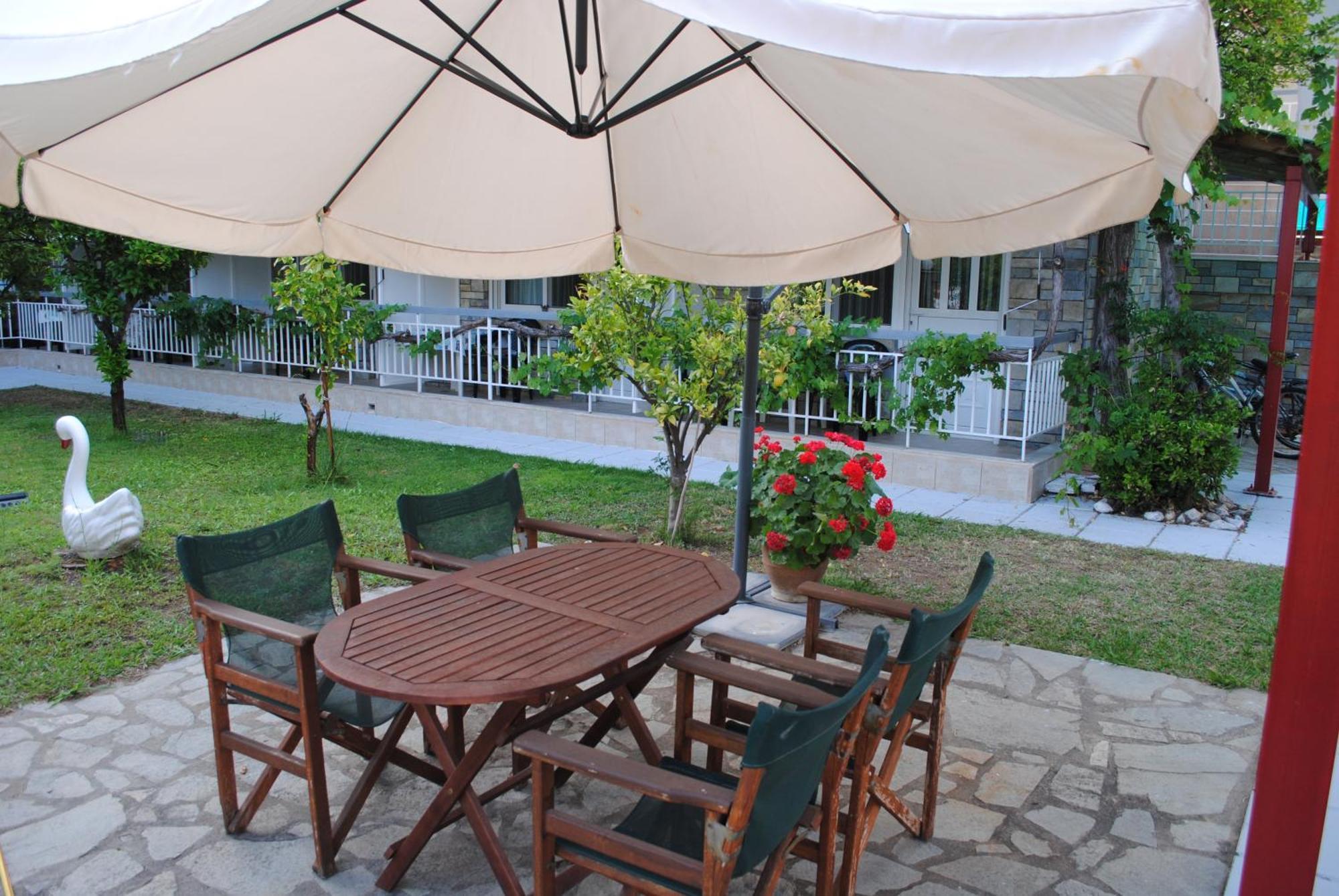 Artemis Apartments Paralia Dionysiou Luaran gambar