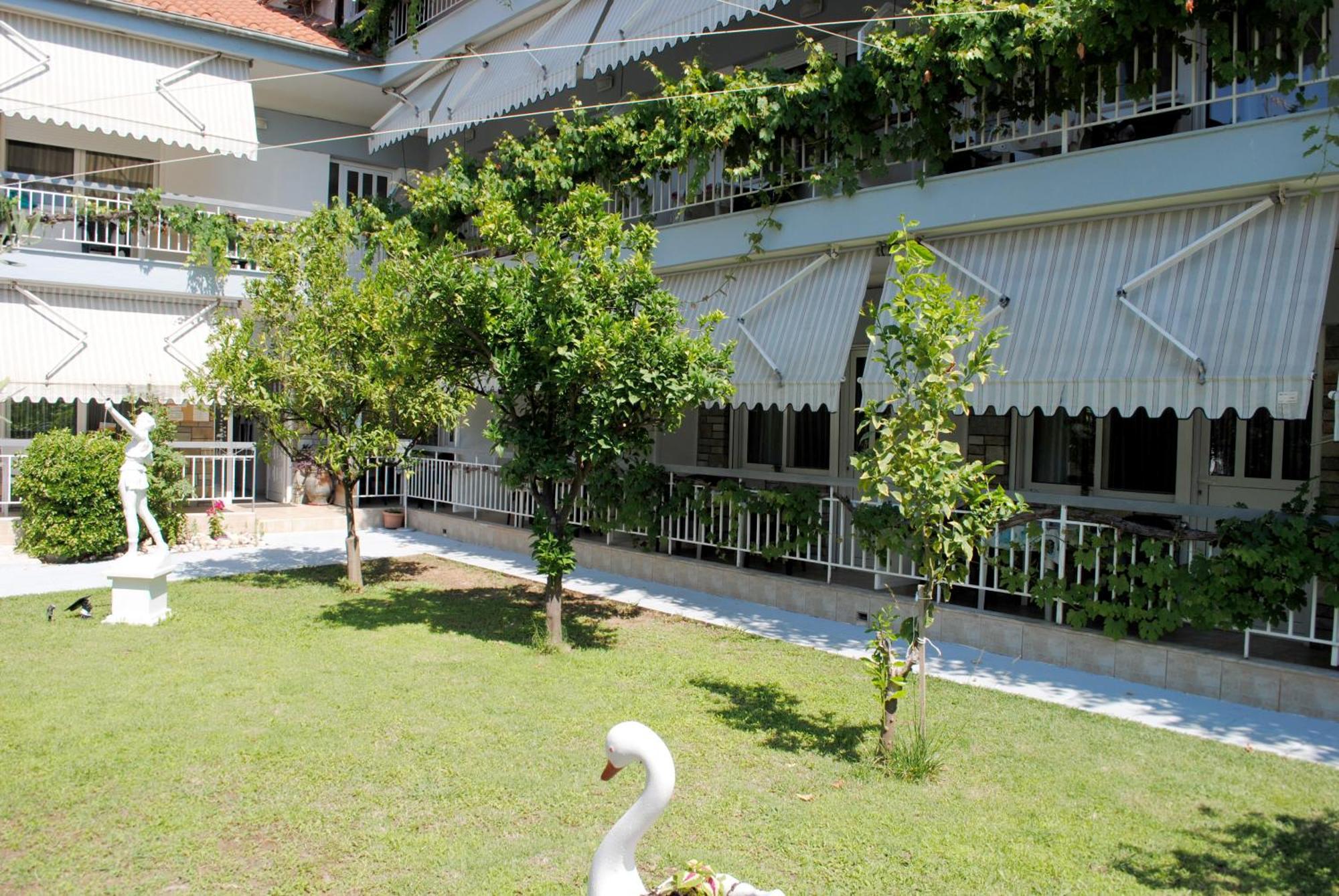 Artemis Apartments Paralia Dionysiou Luaran gambar