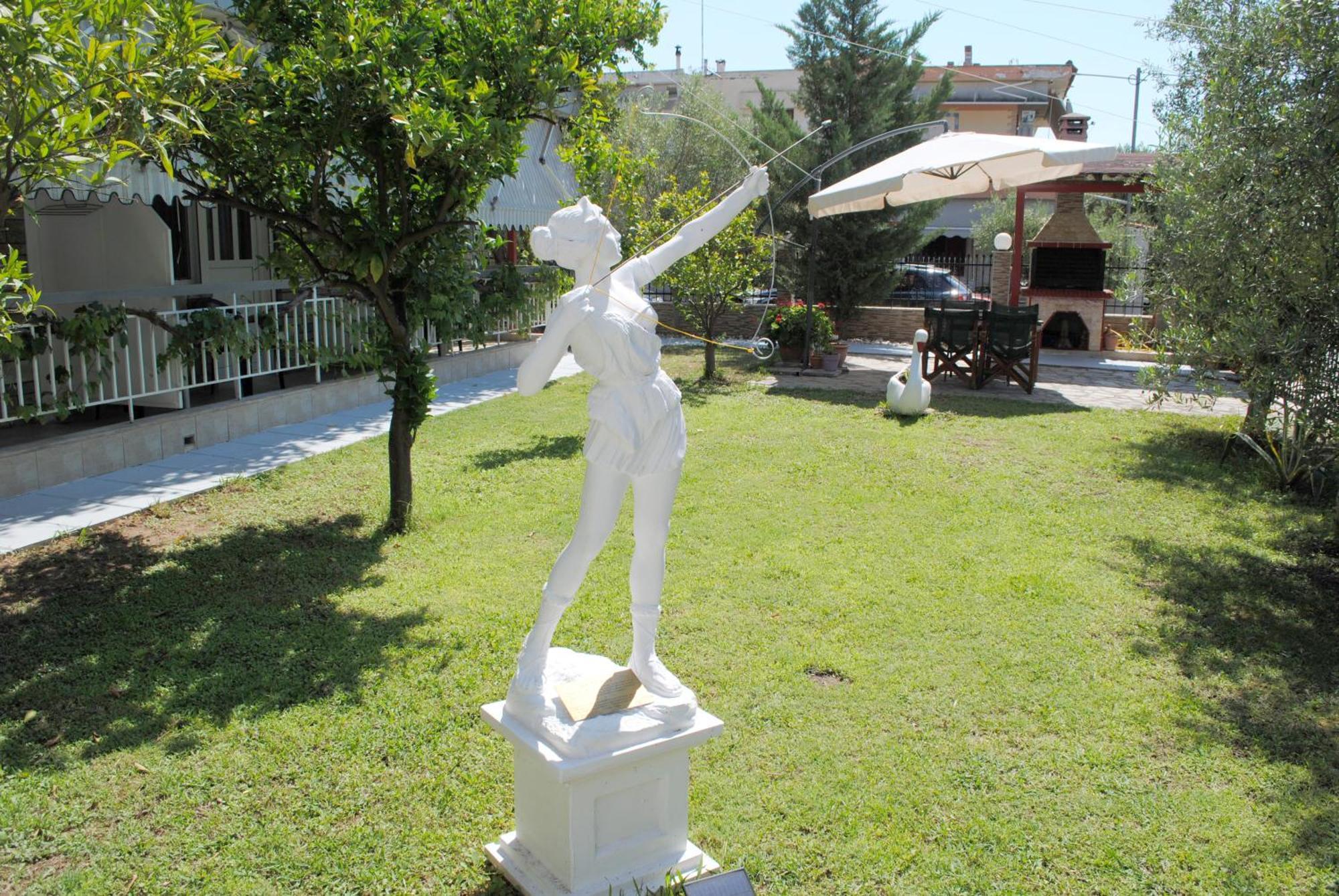 Artemis Apartments Paralia Dionysiou Luaran gambar